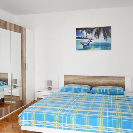 Apartments Mikulic Biograd Na Moru Oda fotoğraf